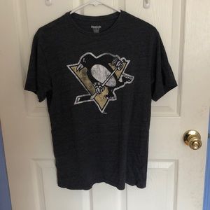 Black Pittsburgh penguins t-shirt